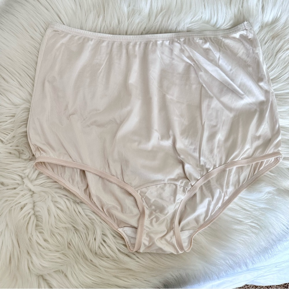 Vintage Vanity Fair Perfectly Yours Ravissant Brief Satin Panties NWOT SZ 8
